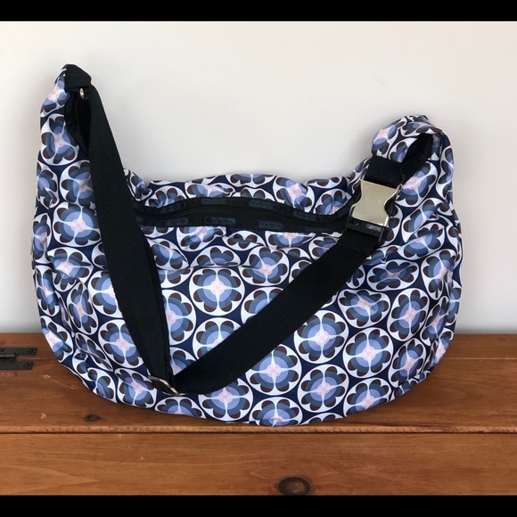 Lesportsac Handbags - 🦋SALE🦋Lesportsac Hobo Messenger Crossbody Large